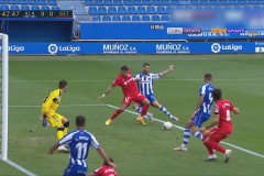 西甲强队连胜领跑，姆巴佩梅开二度助球队夺冠前景光明